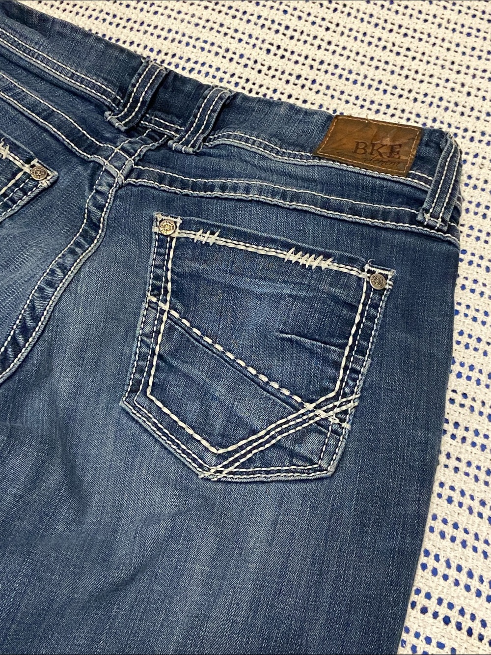 BKE Buckle Harper Boot Mid Rise Whiskering details Denim Cowgirl Size 32L x 32”
